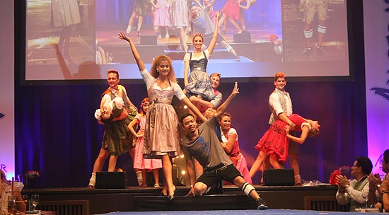 Angermaier Trachten Nacht 2016: getanzte Trend-Modenschau in der Alten Kongresshalle (©Foto. Martin Schmitz)